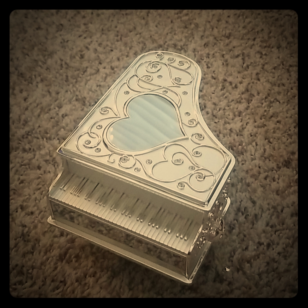 Piano music box Things Remembered